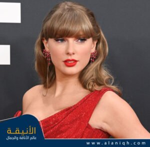 تايلور سويفت بإطلالة ذهبية مشرقة