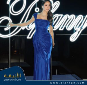 أسيل عمران وإطلالة ملكية بالمخمل الأزرق